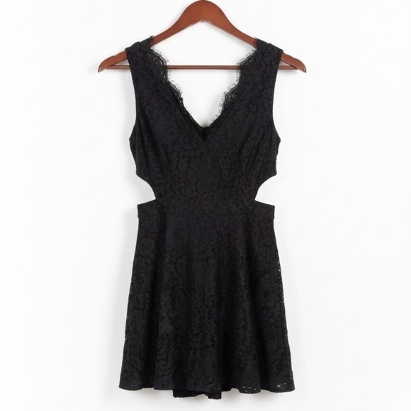Marciano Dresses & Skirts - Marciano Vneck Black Lace Lined Cutout Mini Dress Size 4